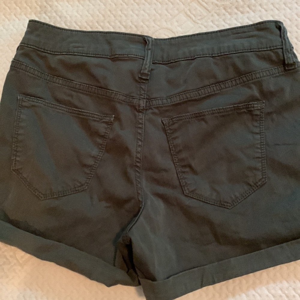 Universal Thread Shorts - Picture 3 of 8